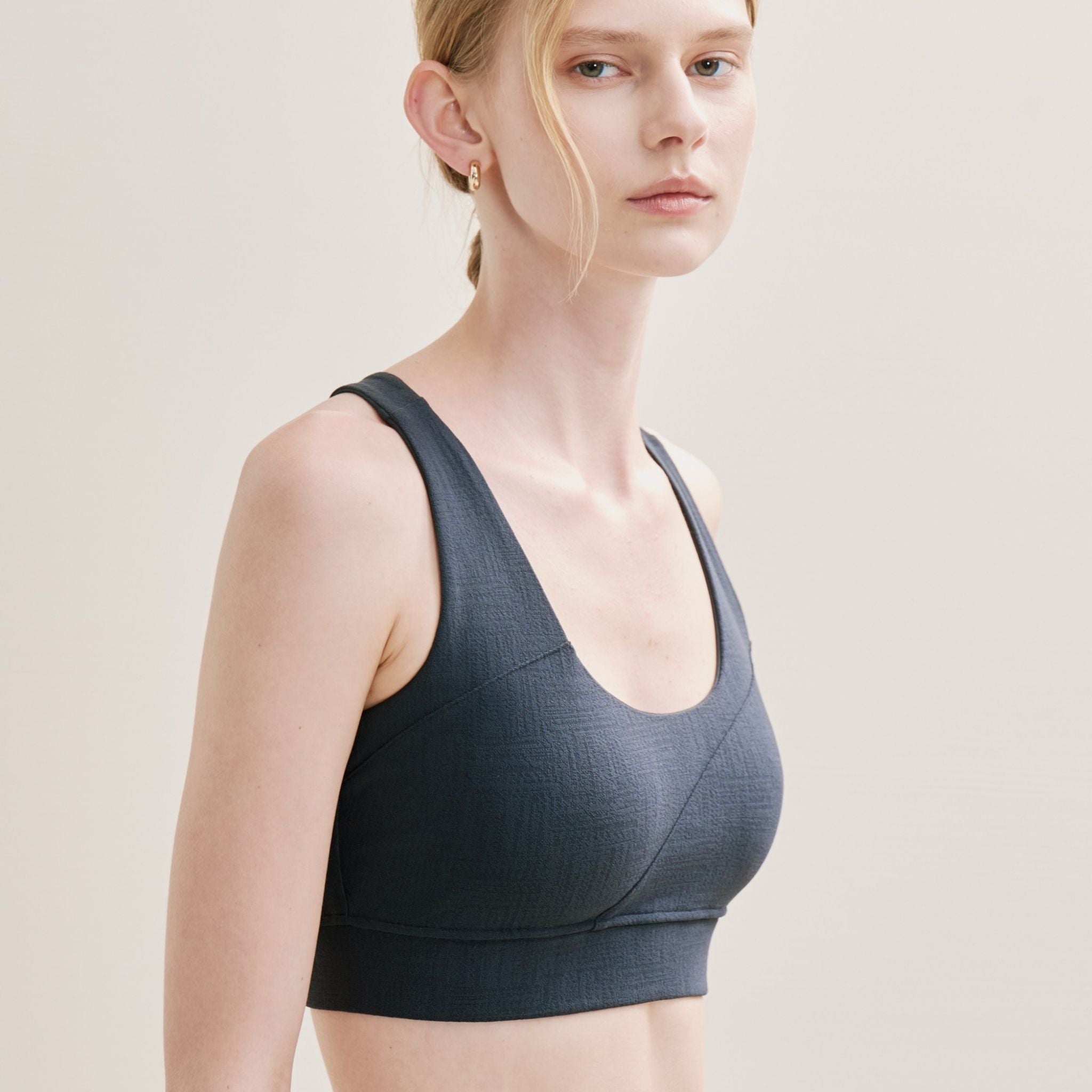 medium support racer back bra in charcoal – wireless, breathable racer back bralette for active women