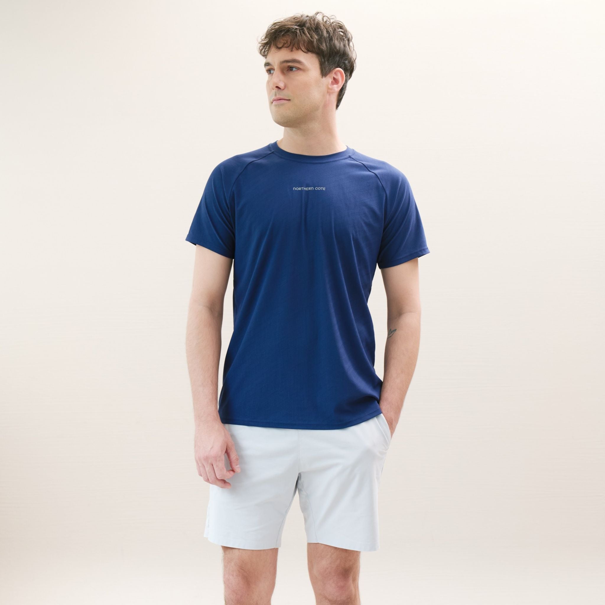 Stylish men’s gym top designed for everyday fitness and comfort.