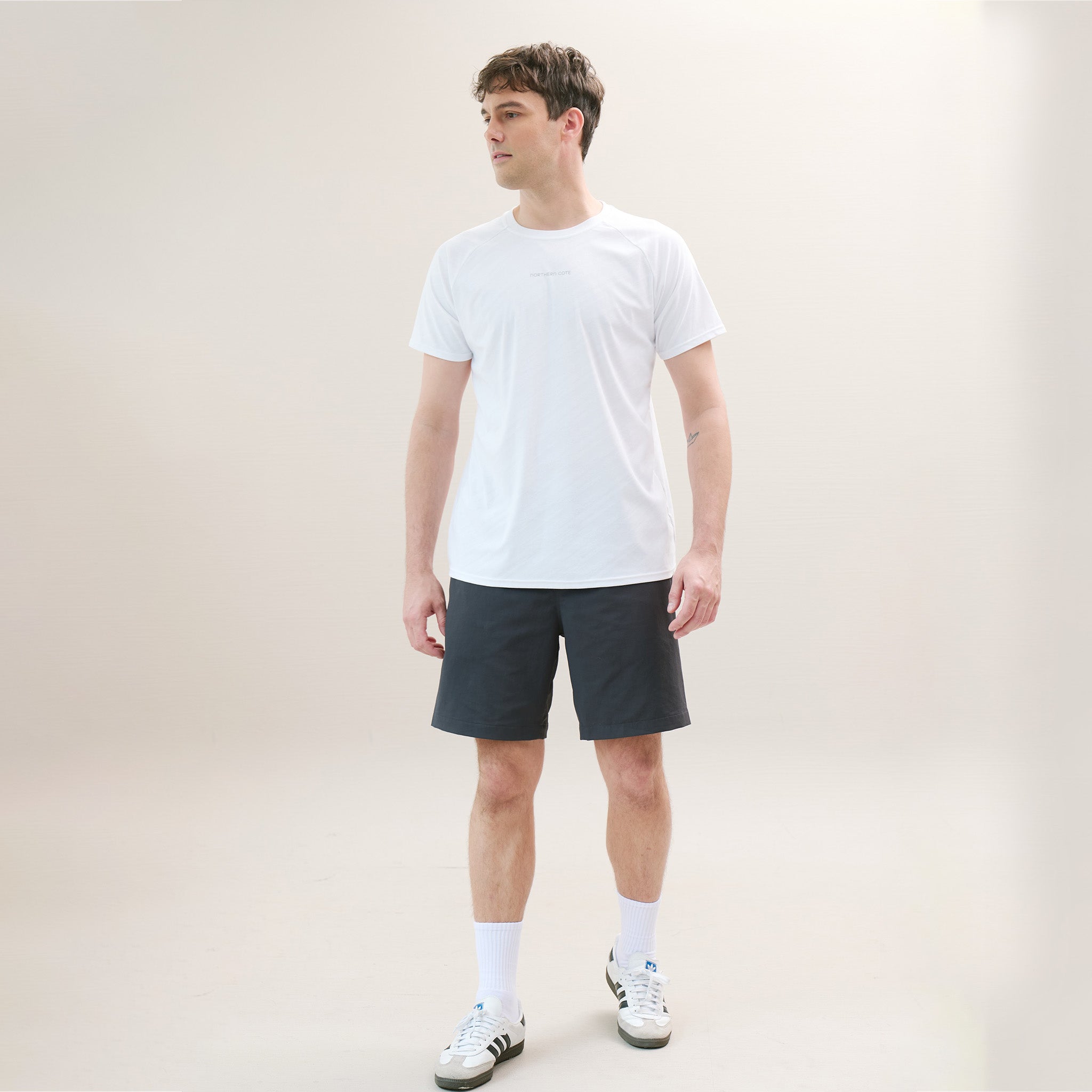 Men’s sports top built for flexibility and all-day athletic comfort.