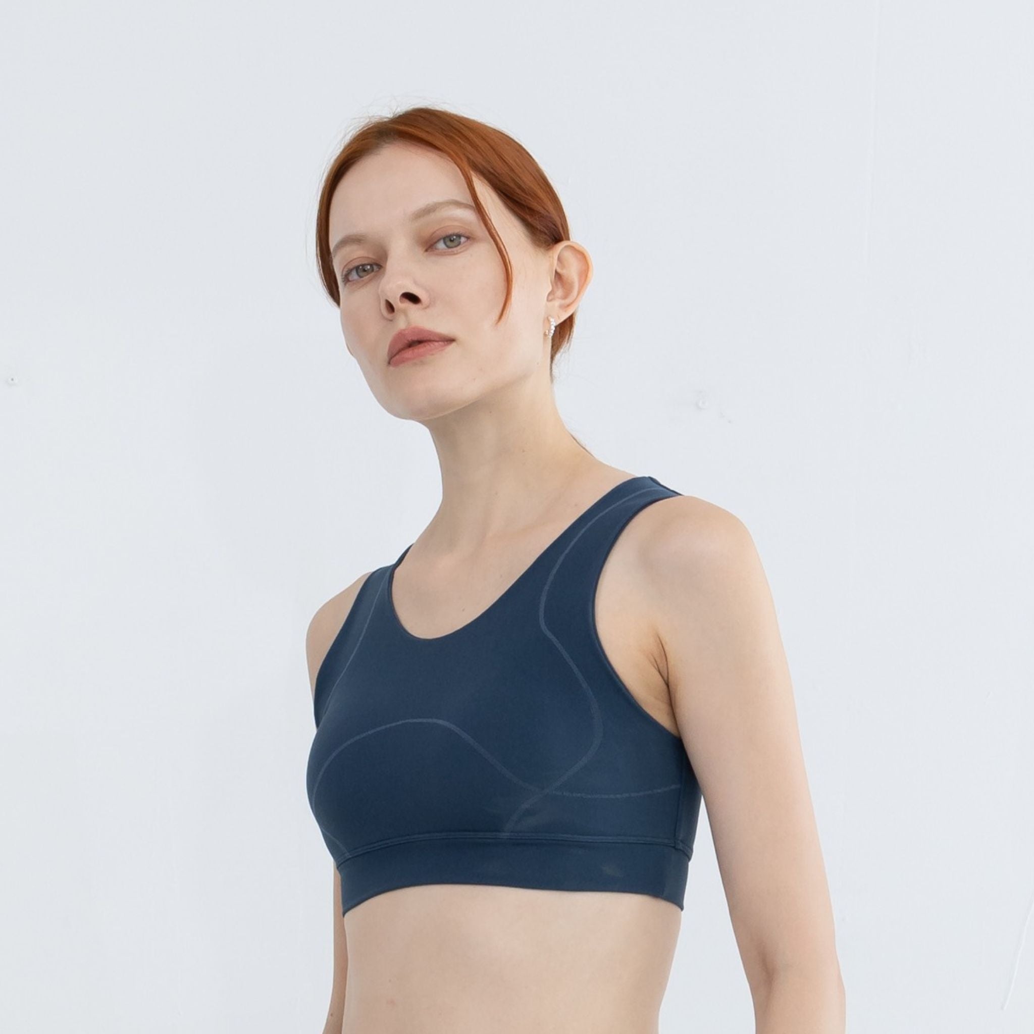 workout bra in a breathable mesh fabric, ideal for high-support and easy wearability.