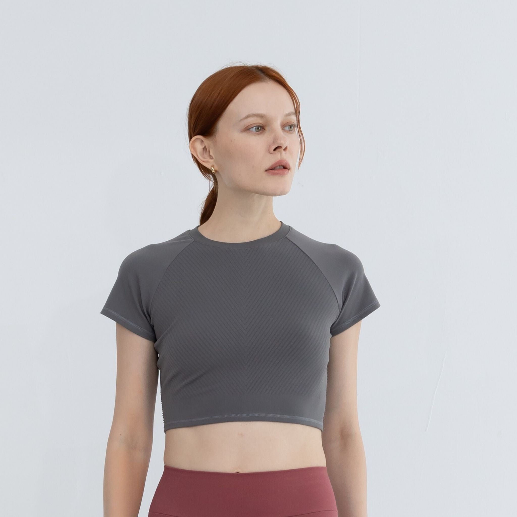 modern crop top with raglan sleeve style