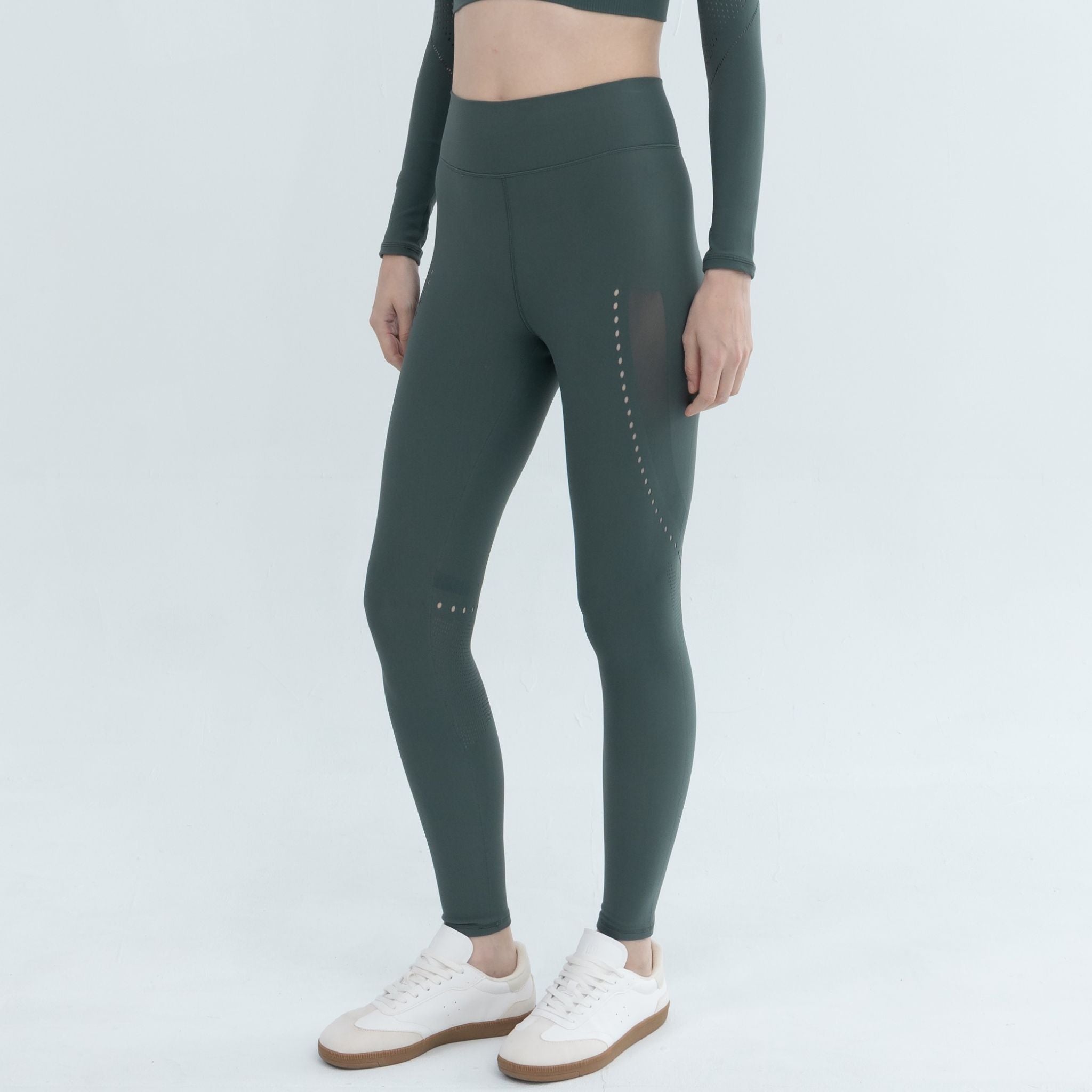 Stylish leggings and workout tights for versatile gym workouts