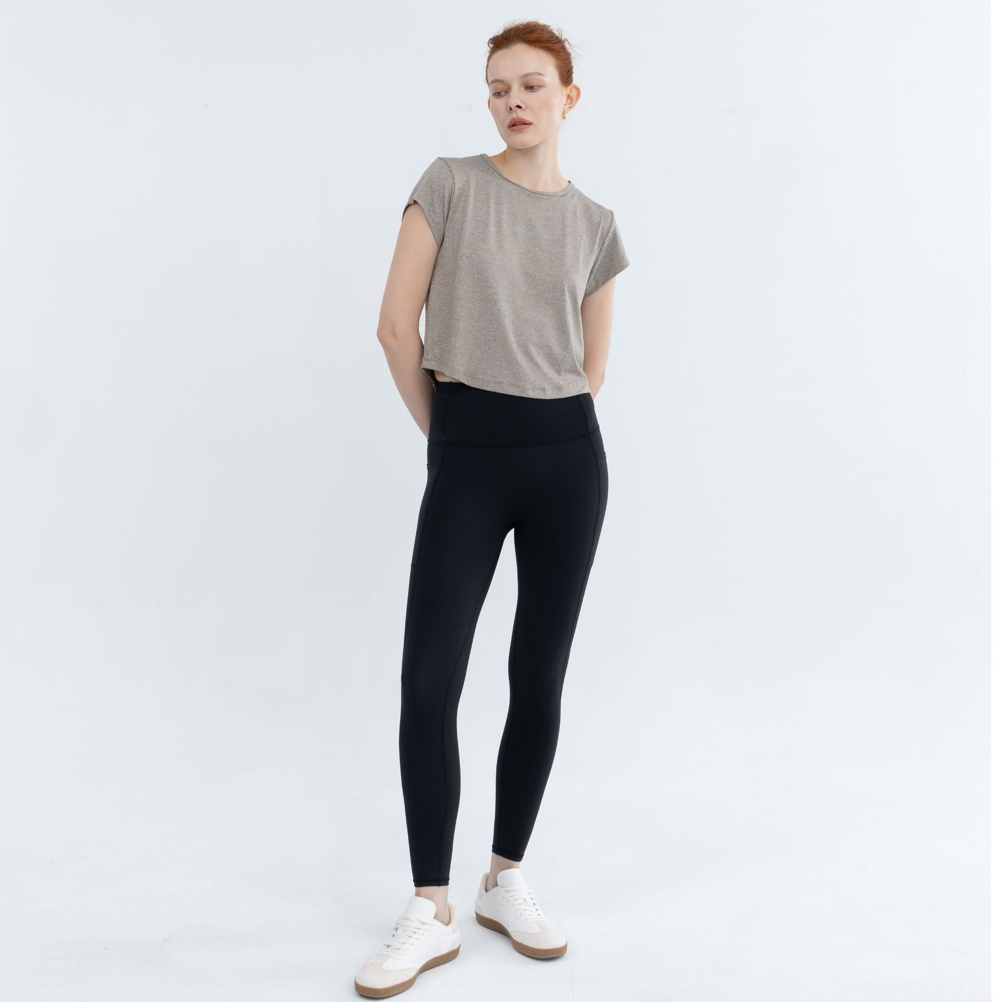 Stretch high waist leggings close-up
