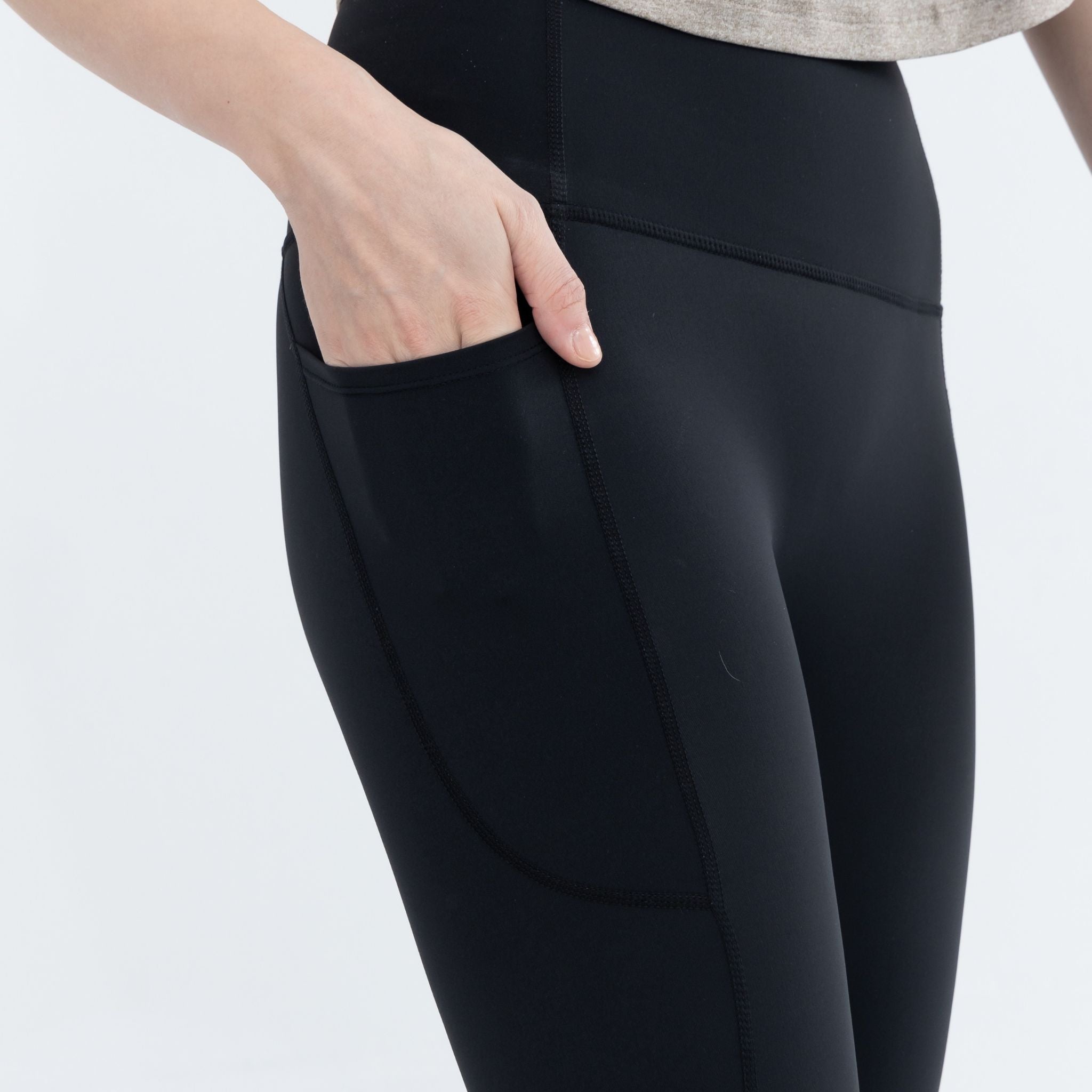 High rise leggings fabric detail