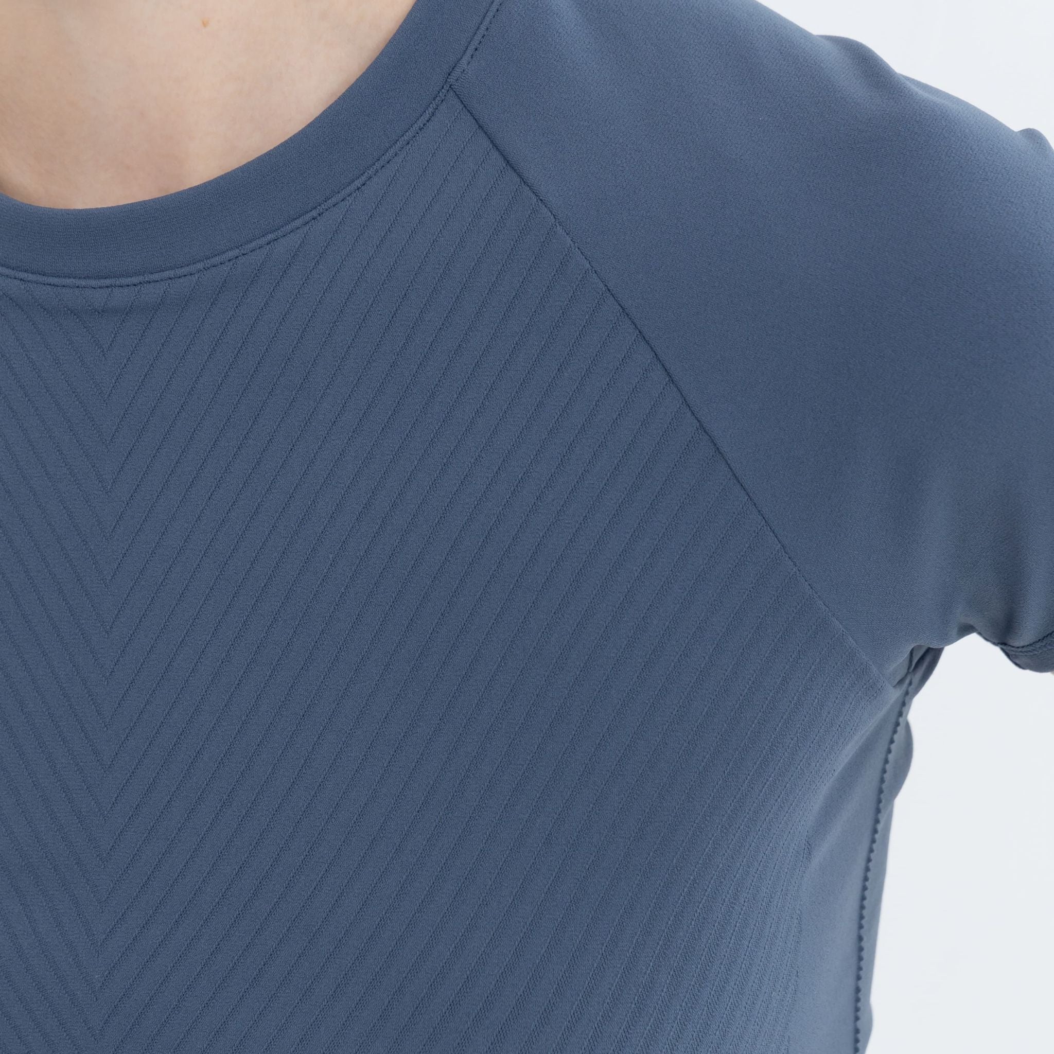 Northern Cote | Linear Grace Fitness Raglan Crop Top | Raglan