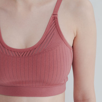 Performance-ready backless bra with a minimal open design and advanced moisture-wicking technology.